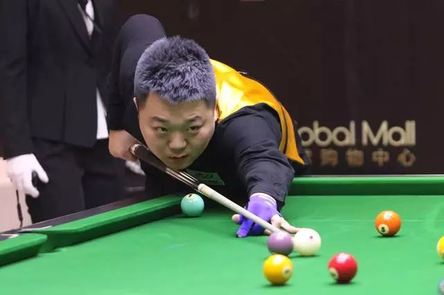 现出更强的 现出更强的